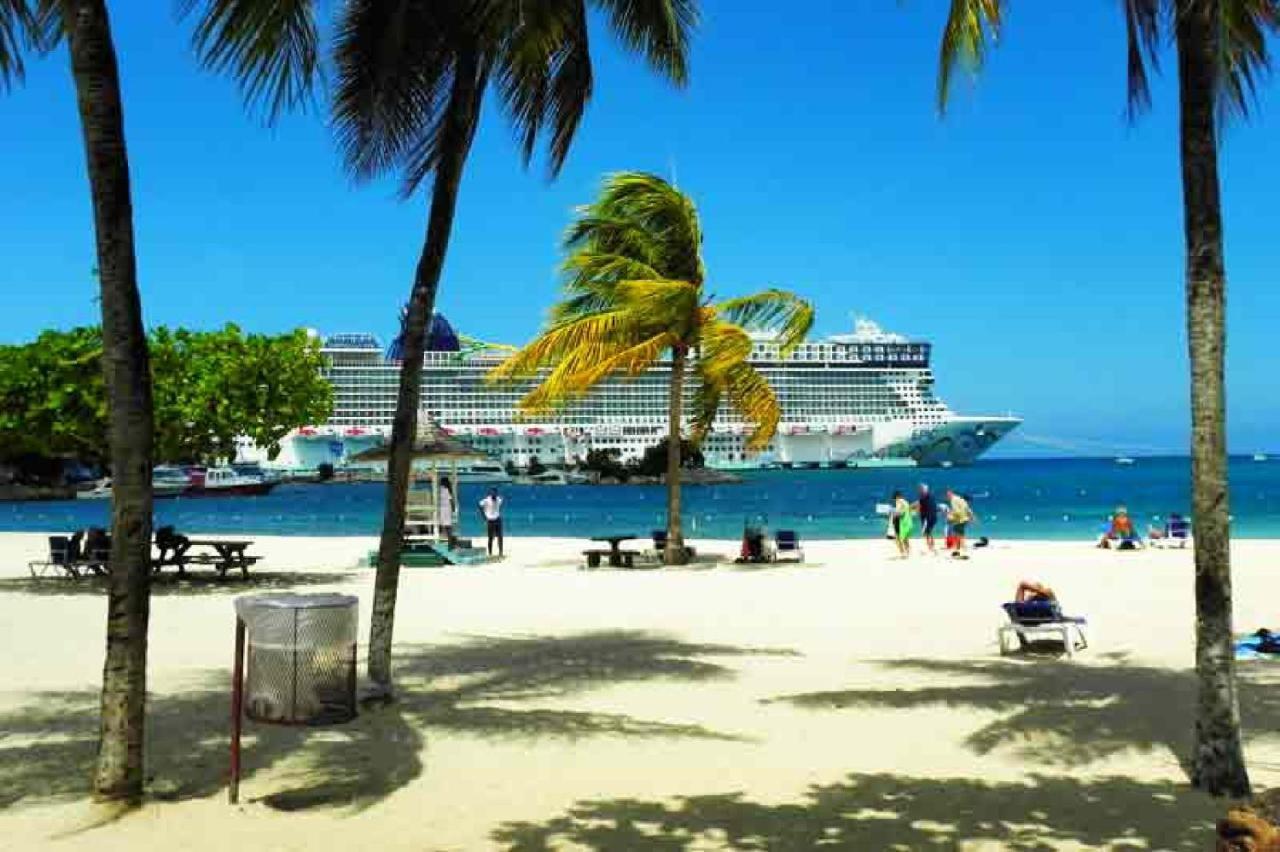 Beach-Side Condos At Turtle Beach Towers Ocho Rios Kültér fotó